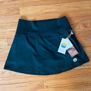 New With Tags Vuori Volley Skirt Grass Green Windowpane Plaid NWT